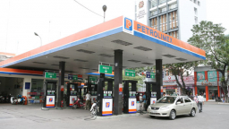 Petrolimex lãi khủng do xăng dầu không bị kiềm chế giá bán