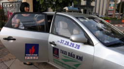 Doanh nghiệp chật vật tìm cửa cạnh tranh với Uber, Grab