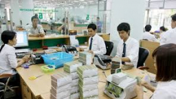 Rút tiền mặt trên 200 triệu phải đăng ký trước
