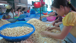 Nông dân chỉ được hưởng 1% giá trị nông sản - gỡ cách nào?
