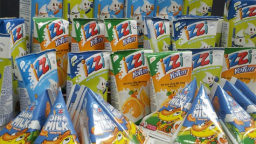 ​Công ty của nhãn hiệu sữa Izzi bị tạm ngừng giao dịch cổ phiếu