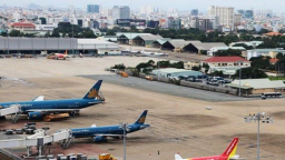 Vé máy bay bất ngờ “thổi giá”, khách choáng, đại lý kêu
