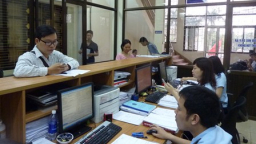 Hải quan thu ngân sách đạt 102,5% dự toán