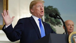 Ông Trump dọa giáng tiếp đòn thuế vào Trung Quốc