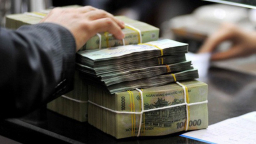 Thu ngân sách từ dầu thô trong 10 tháng tăng 37,5%
