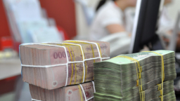 Lãi suất tiết kiệm tiếp tục tăng cao
