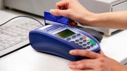 Thách thức pháp luật, web làm dịch vụ rút tiền từ thẻ tín dụng ồ ạt mời chào dịp Tết