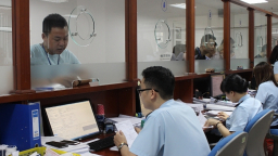 Xe hàng miễn thuế trên chuyến bay quốc tế được giám sát như thế nào?