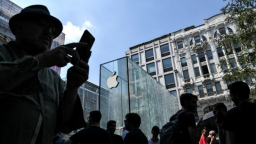 Apple trở lại vị trí công ty đại chúng có giá trị nhất thế giới
