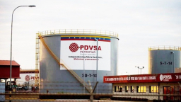 Bị Mỹ siết trừng phạt, Venezuela chuyển tài khoản của các liên doanh dầu sang ngân hàng Nga