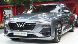 Tổng trị giá phụ kiện kèm theo xe VinFast Sedan Lux A 2.0 là bao nhiêu?
