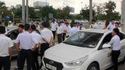 Grab đạt 4.000 xe tại Đà Nẵng, taxi truyền thống tính chuyện khởi kiện