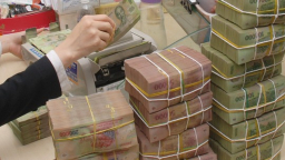 Lương thưởng tăng mạnh, nhân viên ngân hàng trở lại thời hoàng kim