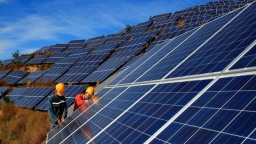 EVN không kham nổi 4.700 MW điện mặt trời?