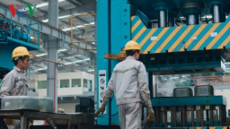 Giá hàng hóa dịch vụ đồng loạt tăng theo giá điện, xăng dầu