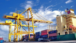Nhập siêu 700 triệu USD trong tháng 4/2019 kéo tụt thặng dư thương mại 4 tháng đầu năm
