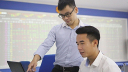 Tuần 'thụt lùi' của VN-Index: Hàng chục cổ phiếu vẫn tăng trên 20%