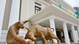 2 sở giao dịch chứng khoán đồng loạt lãi đậm trong năm 2018