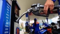 Giá xăng, dầu đồng loạt tăng lần đầu trong năm