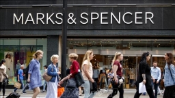 Các nhà bán lẻ của Anh kêu gọi 'đóng băng' thuế kinh doanh