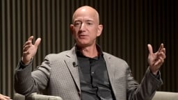 Bị đánh thuế 9 tỷ USD/năm, Jeff Bezos có còn là người giàu nhất?