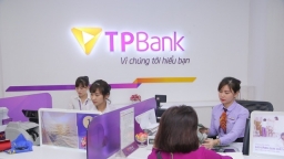 TP Bank tự ý lấy tiền trong tài khoản khách hàng?