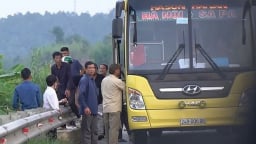 Xe khách Hà Sơn Hải Vân: Bất chấp pháp luật, ngang nhiên dừng đỗ trên cao tốc