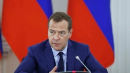 Thủ tướng Medvedev và toàn bộ chính phủ từ chức để ông Putin sửa hiến pháp