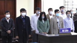 5 cựu cán bộ Thanh tra tỉnh Thanh Hóa hầu tòa về tội “Nhận hối lộ“