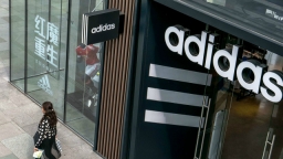 Adidas có thể mất 1 tỷ USD doanh thu bán hàng tại Trung Quốc