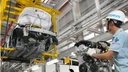 Nissan và VinFast tạm dừng sản xuất vì dịch Covid-19