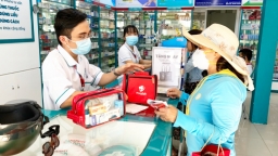 Hà Nội: 100% hiệu thuốc phải yêu cầu khách hàng khai báo y tế khi mua thuốc ho, sốt