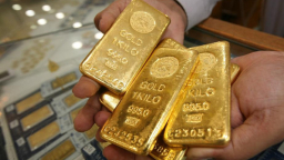 Vàng giảm giá, USD tăng nhẹ