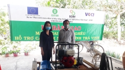 VCCI trao tặng máy thu hoạch cho 06 HTX nuôi nghêu tỉnh Trà Vinh