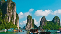 Quảng Ninh giảm 50% giá vé lưu trú vịnh Hạ Long từ 10/7