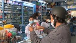 Người mua thuốc ho, hạ sốt ở TP.HCM phải khai báo y tế
