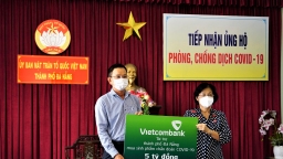 Vietcombank ủng hộ 5 tỷ đồng chung tay cùng TP Đà Nẵng đẩy lùi Covid-19