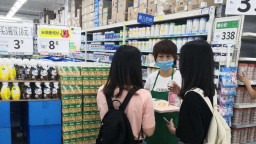 Lần đầu tiên sữa đậu nành Việt Nam chính thức lên kệ Walmart