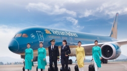 Cổ phiếu Vietnam Airlines giảm còn bao nhiêu khi tiếp viên nhiễm Covid-19?