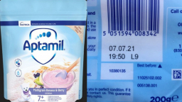 Thu hồi bột ngũ cốc Aptamil do chứa mẩu nhựa