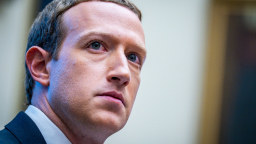 Mạng xã hội Facebook đối diện nguy cơ sụp đổ bởi hai vụ kiện
