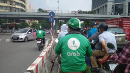 Các tài xế Grab phản đối công ty có đúng luật?