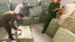 Hưng Yên: Tạm giữ hơn 1.000 đôi giầy có dấu hiệu nhập lậu