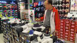 Nike đạt kỳ tích doanh thu nhờ mảng bán hàng trực tuyến