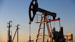 Giá dầu tăng khi OPEC+ chưa quyết định tăng sản lượng