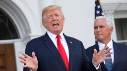 Doanh nghiệp Mỹ thúc Phó tổng thống Mike Pence loại Trump