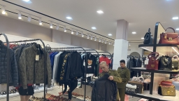 Quảng Ninh: Nguyen Pham Store bán hàng nghi nhập lậu