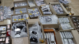 Nhập lậu hơn 600 chiếc điện thoại từ Hàn Quốc về Việt Nam bằng hình thức xé lẻ