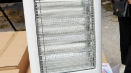 Phát hiện gần 8.500 đèn sưởi nghi giả nhãn hiệu HITACHI