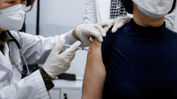 Hai người Hàn Quốc tử vong sau khi tiêm vaccine COVID-19 của AstraZeneca